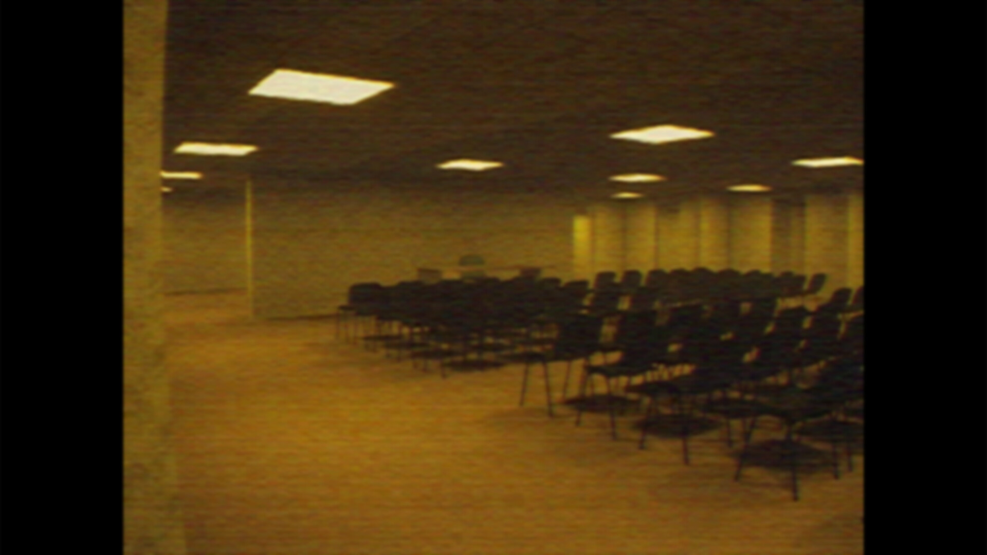 Alone in the Backrooms screenshot 1